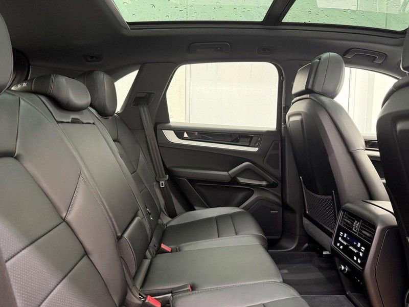 Certified 2024 Porsche Cayenne image 14