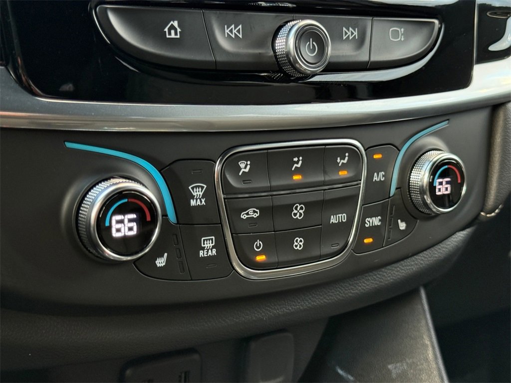 Used 2023 Chevrolet Traverse LT image 17