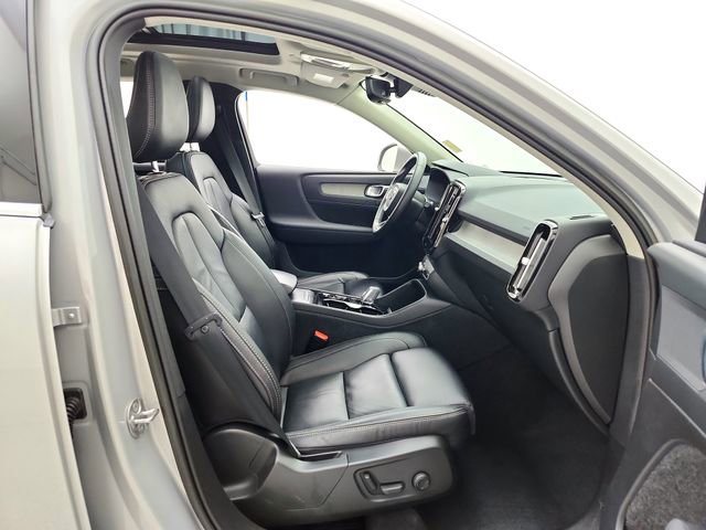 Certified 2023 Volvo XC40 B5 Plus w/ Protection Package Premier AWD/4WD image 18