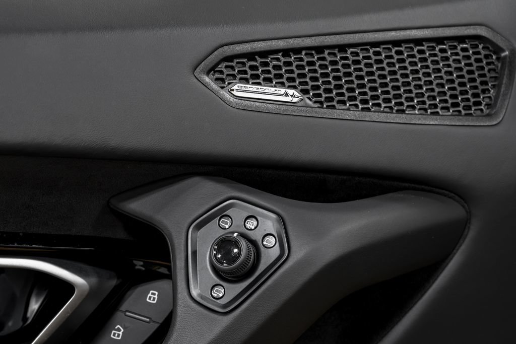 Used 2022 Lamborghini Huracan EVO RWD image 10