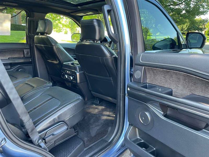 Used 2018 Ford Expedition Limited w/ Equipment Group 302A AWD/4WD image 87