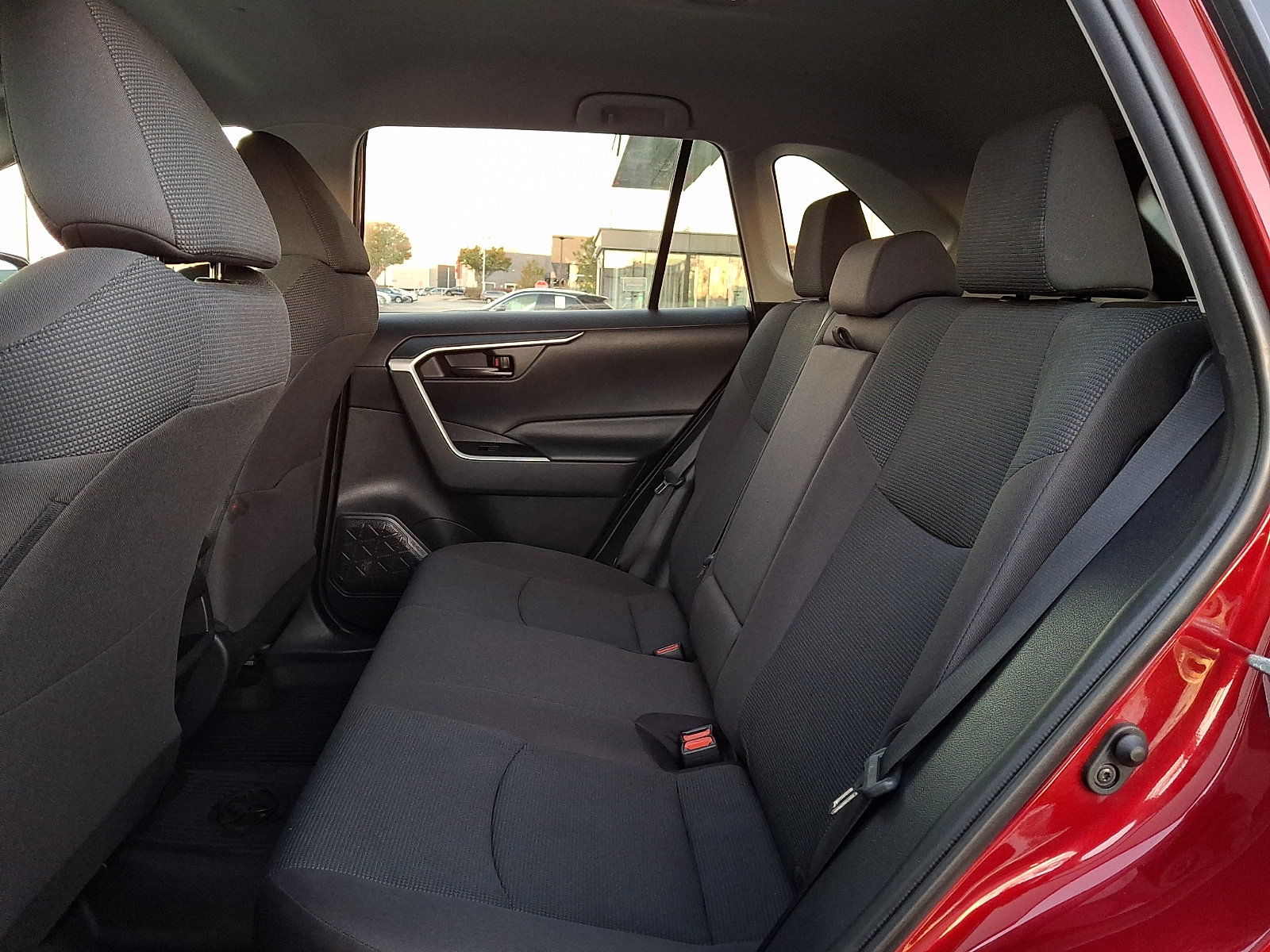 Used 2021 Toyota RAV4 LE AWD/4WD image 10