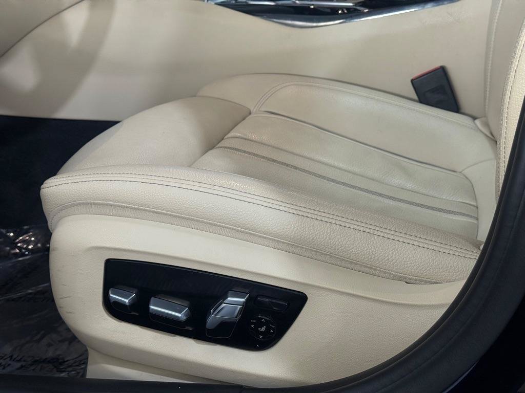 Used 2018 BMW 530e w/ Premium Package 2 RWD image 30
