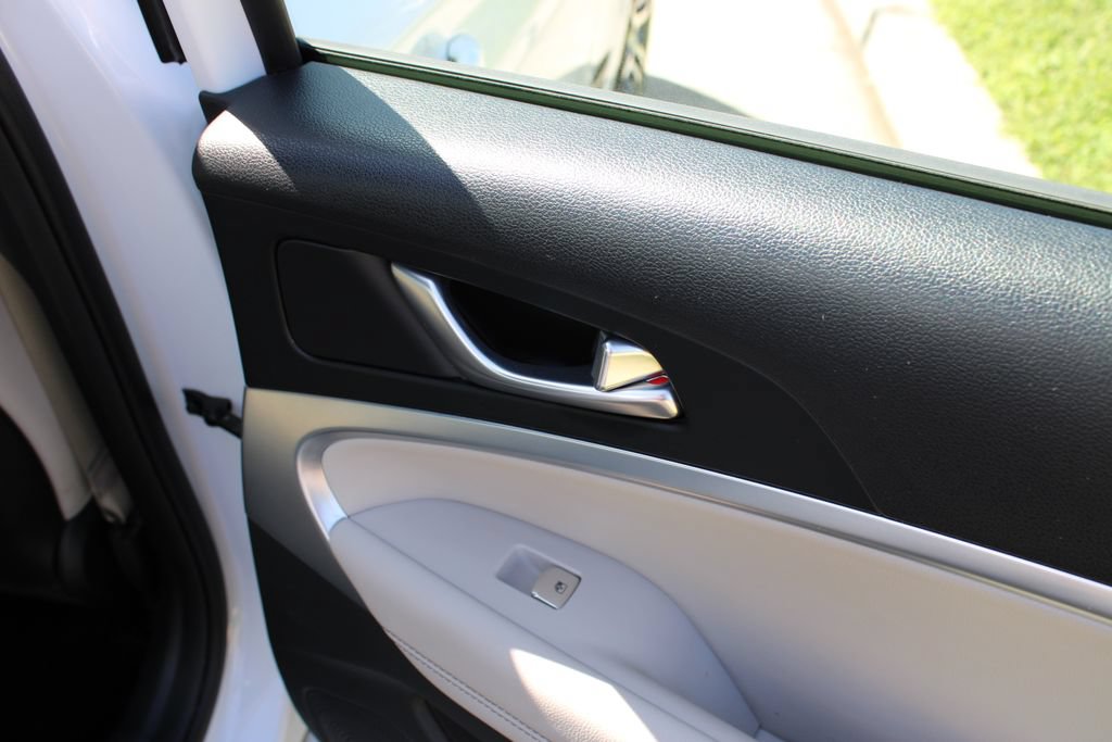 Used 2024 Genesis G70 2.5T image 24