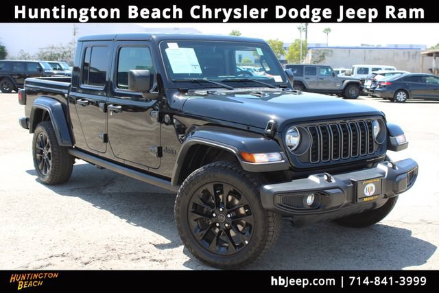 Used 2025 Jeep Gladiator Sport AWD/4WD image 1