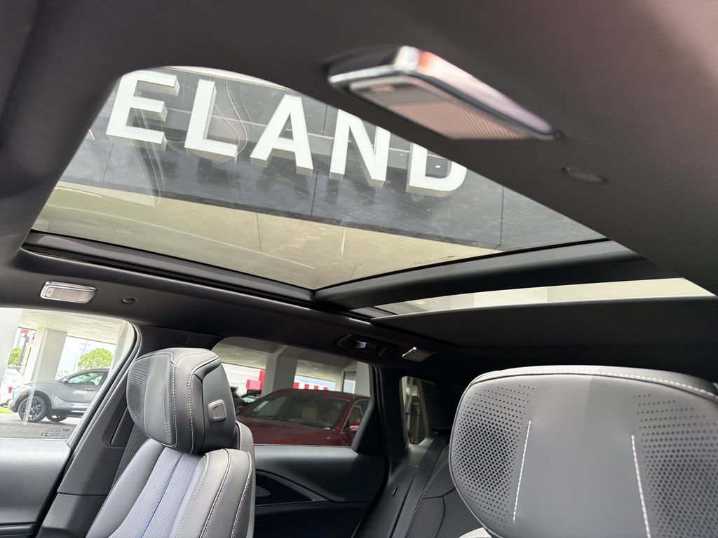 New 2026 Cadillac Lyriq Signature Sport AWD/4WD image 22