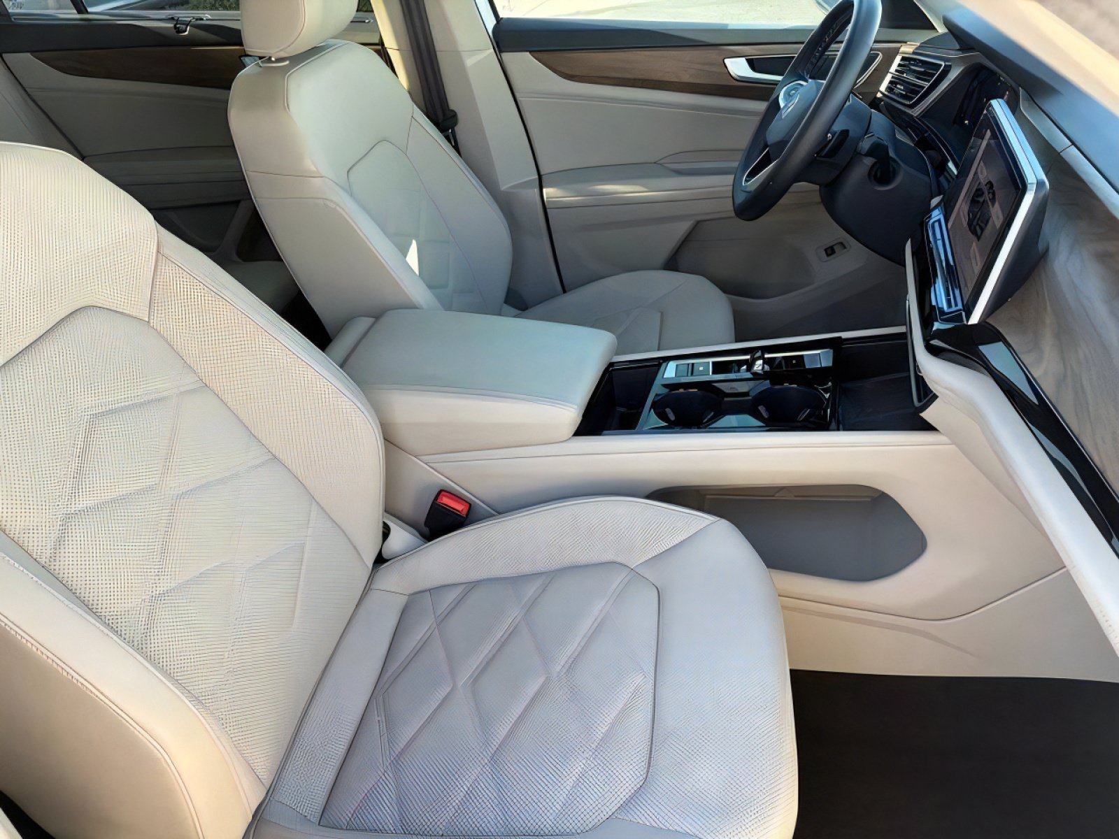 Used 2024 Volkswagen Atlas SE w/ Black Wheel Package FWD image 11