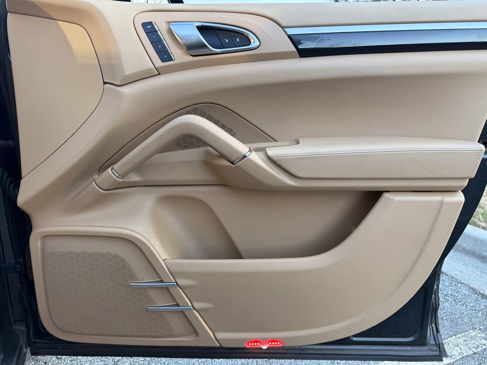 Used 2016 Porsche Cayenne image 44