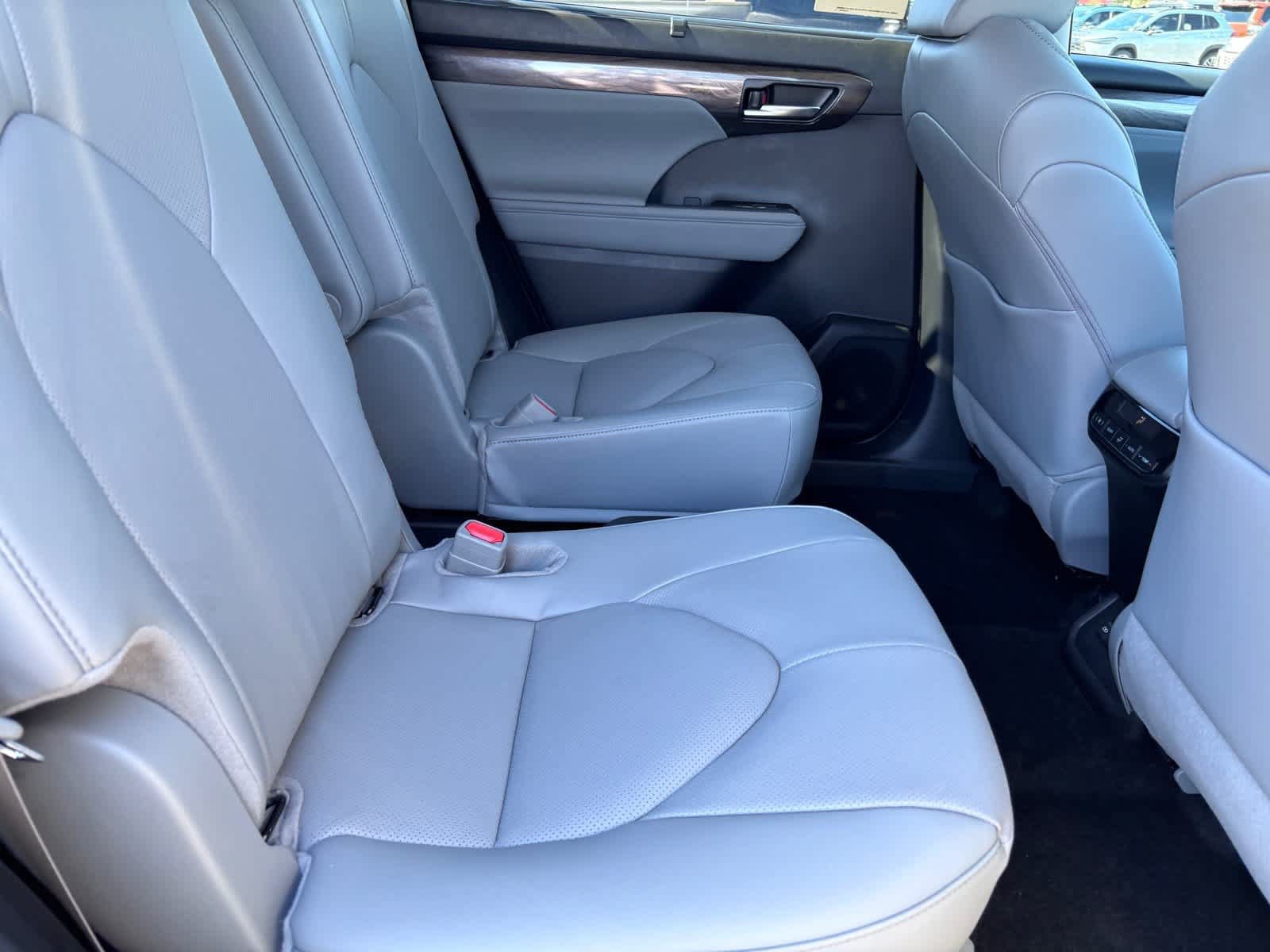 New 2026 Toyota Highlander Limited AWD/4WD image 12