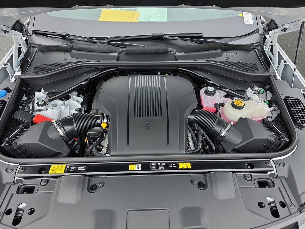 New 2025 Land Rover Range Rover Long Wheelbase SE image 32