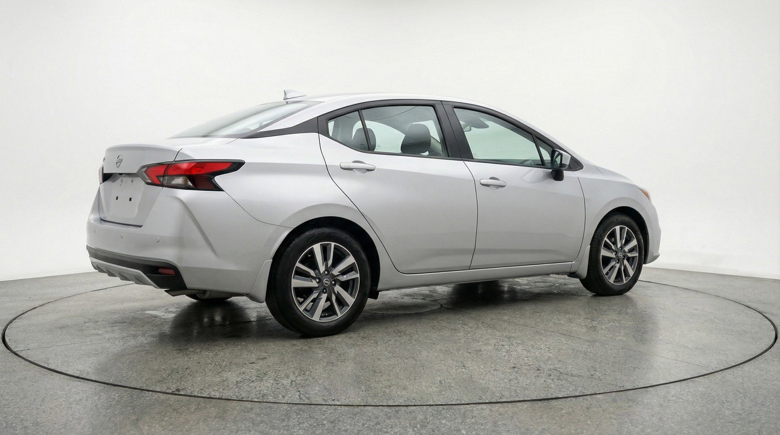 Used 2025 Nissan Versa SV image 9
