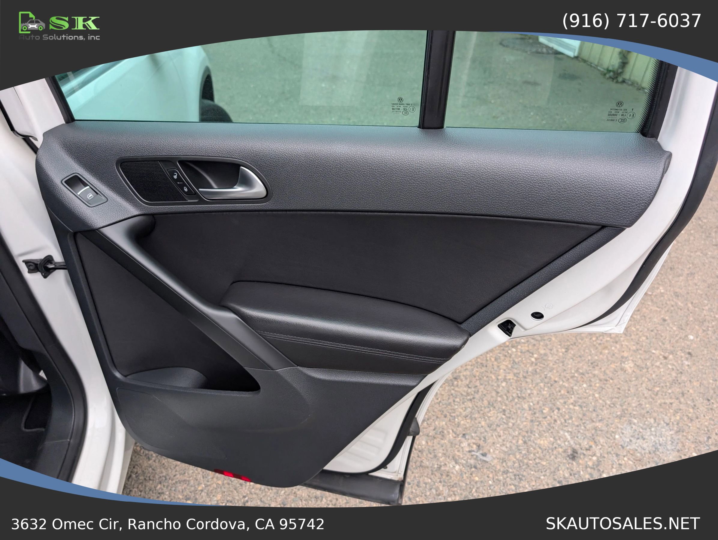 Used 2011 Volkswagen Tiguan S image 30