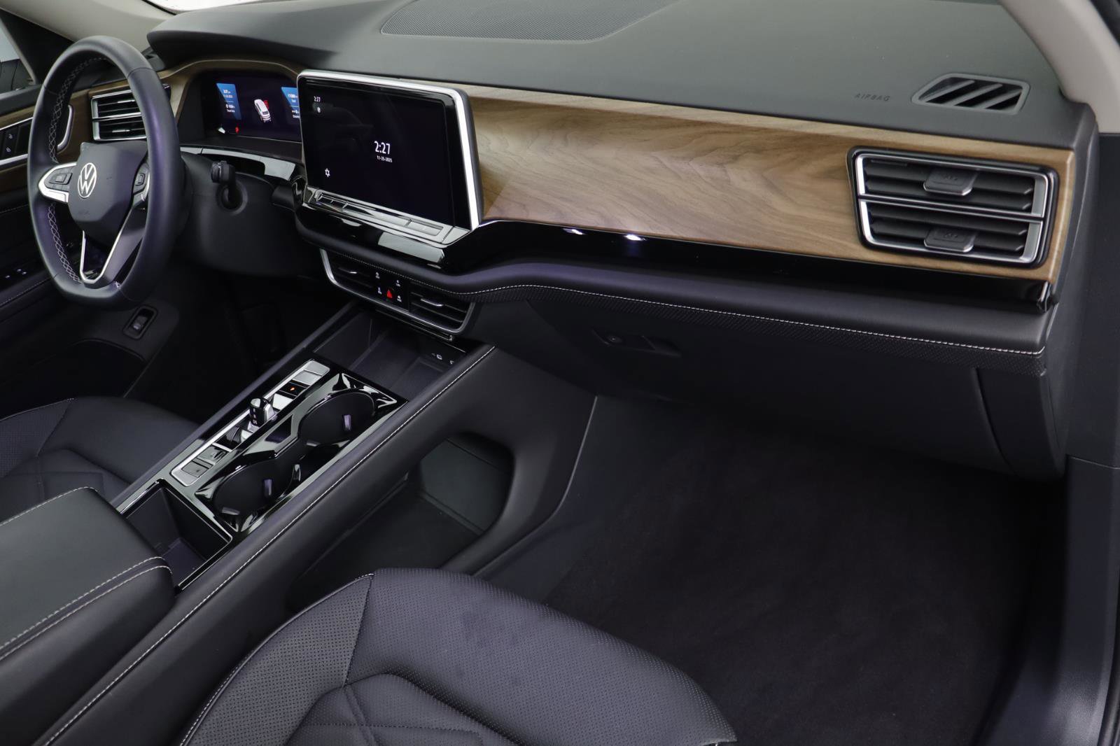 Certified 2024 Volkswagen Atlas SE w/ Black Wheel Package image 19