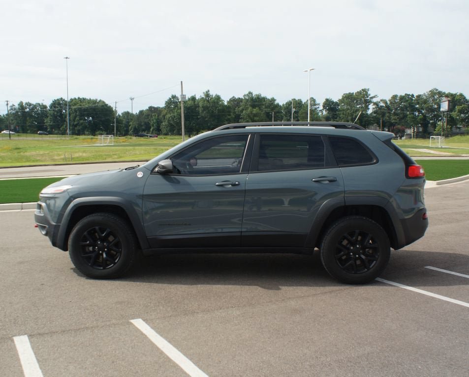 Used 2015 Jeep Cherokee Trailhawk w/ Comfort/Convenience Group AWD/4WD image 10