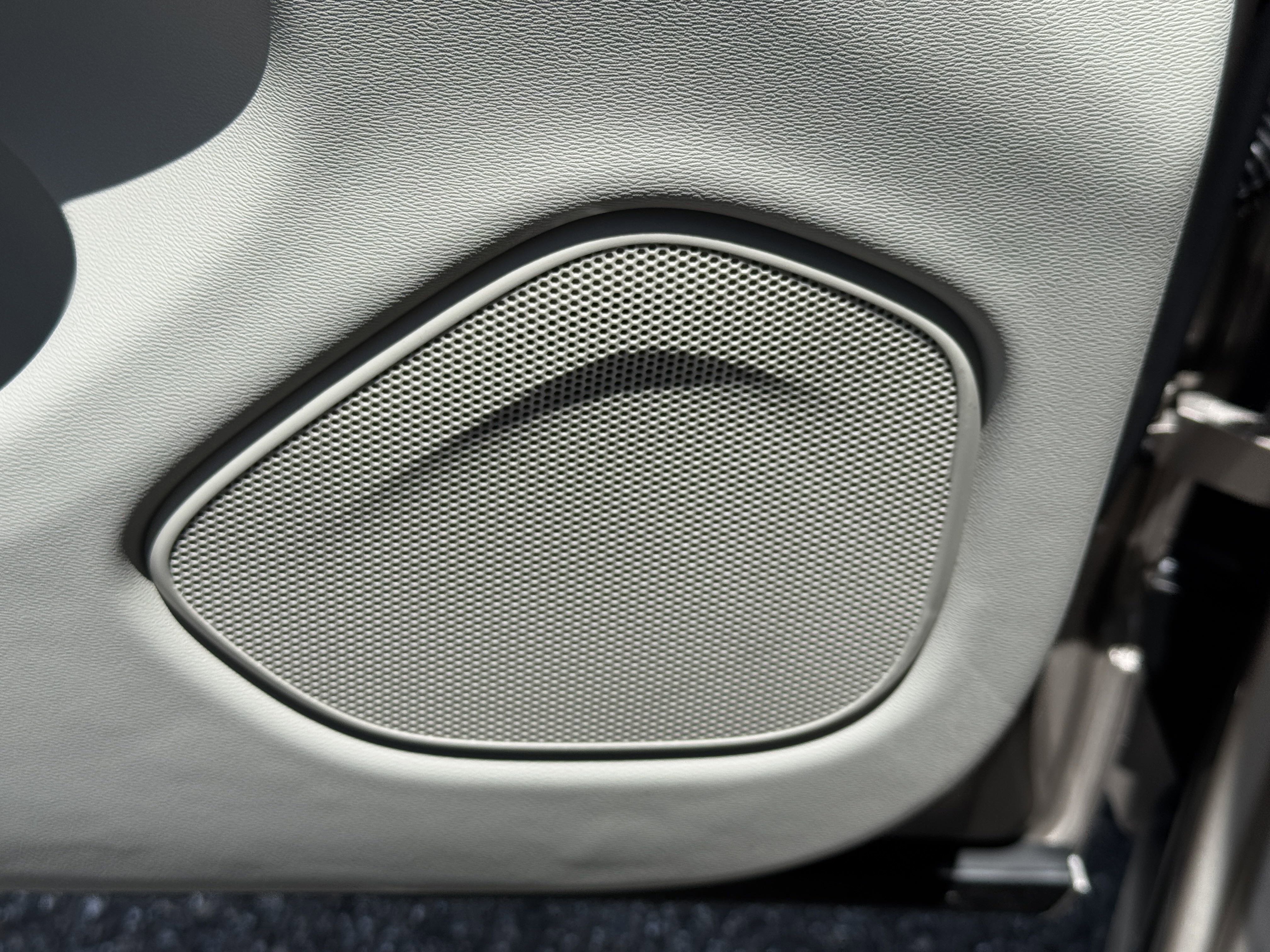 New 2026 Volvo XC60 B5 Ultra w/ Protection Package image 19