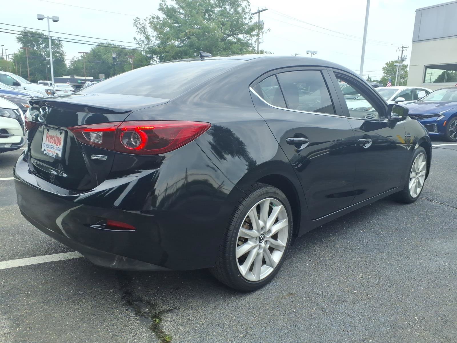 Used 2017 MAZDA MAZDA3 Grand Touring w/ Premium Equipment Package FWD image 2