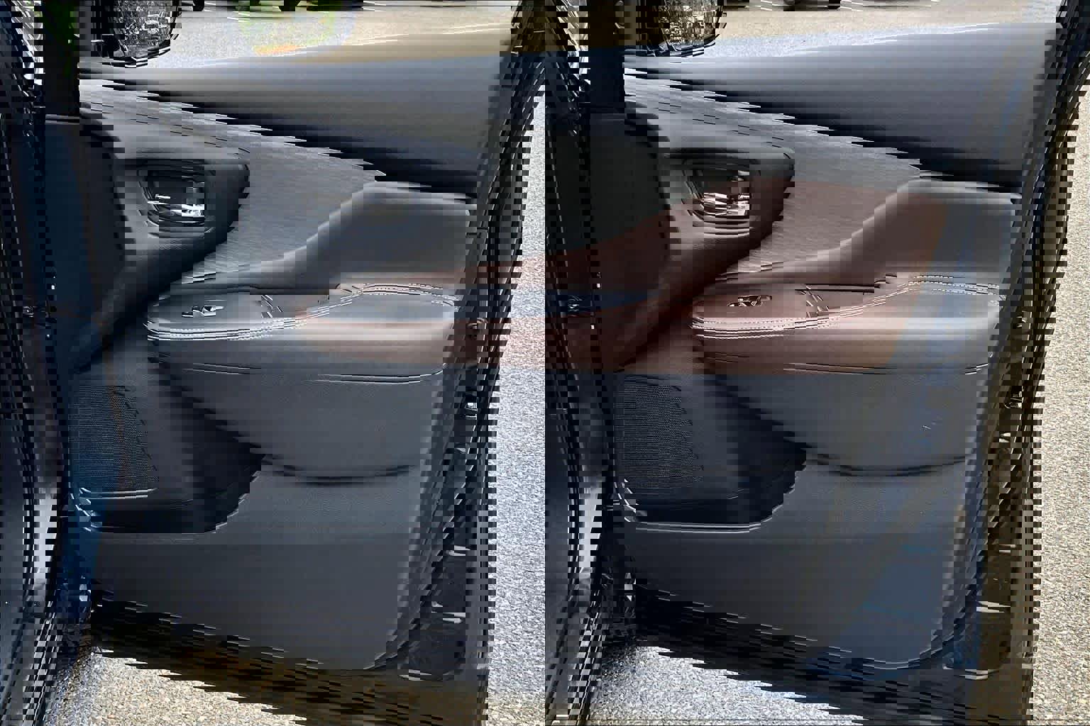 Used 2015 Nissan Murano Platinum w/ Cargo Package w/Cover image 22