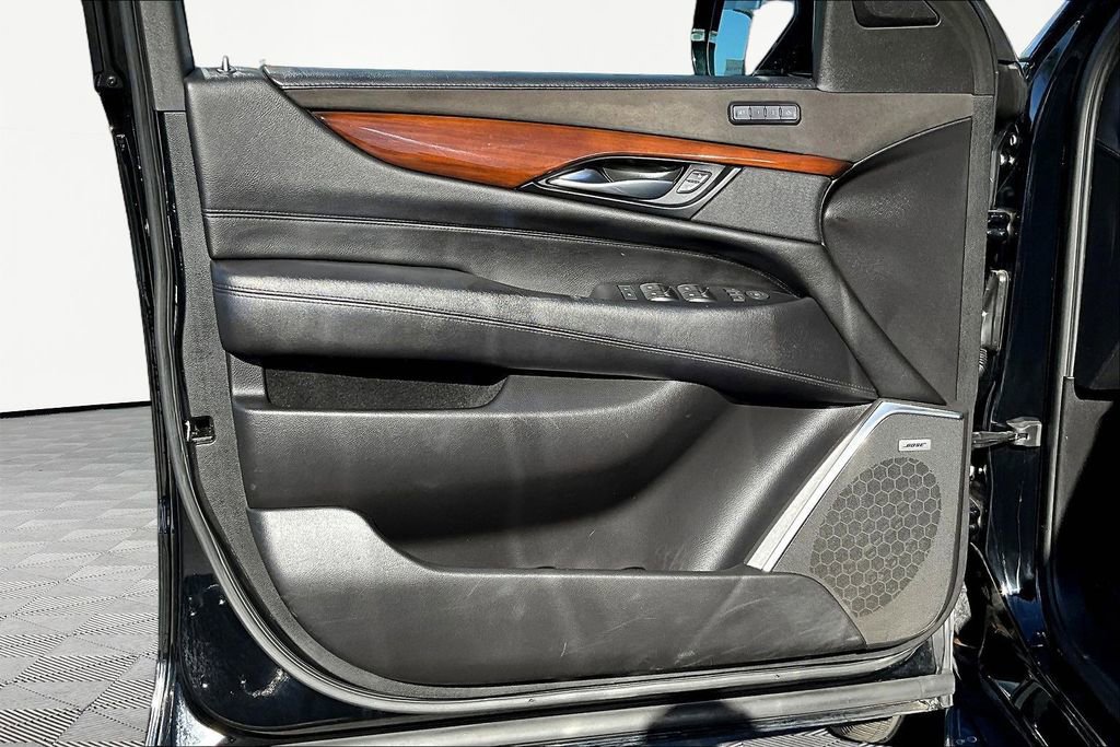 Used 2018 Cadillac Escalade Luxury image 20