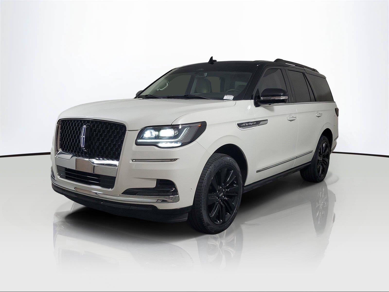 Used 2024 Lincoln Navigator Black Label AWD/4WD image 3