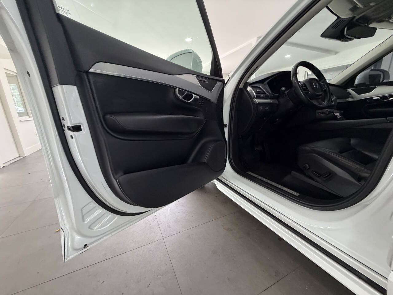 Used 2016 Volvo XC90 T5 Momentum FWD image 24
