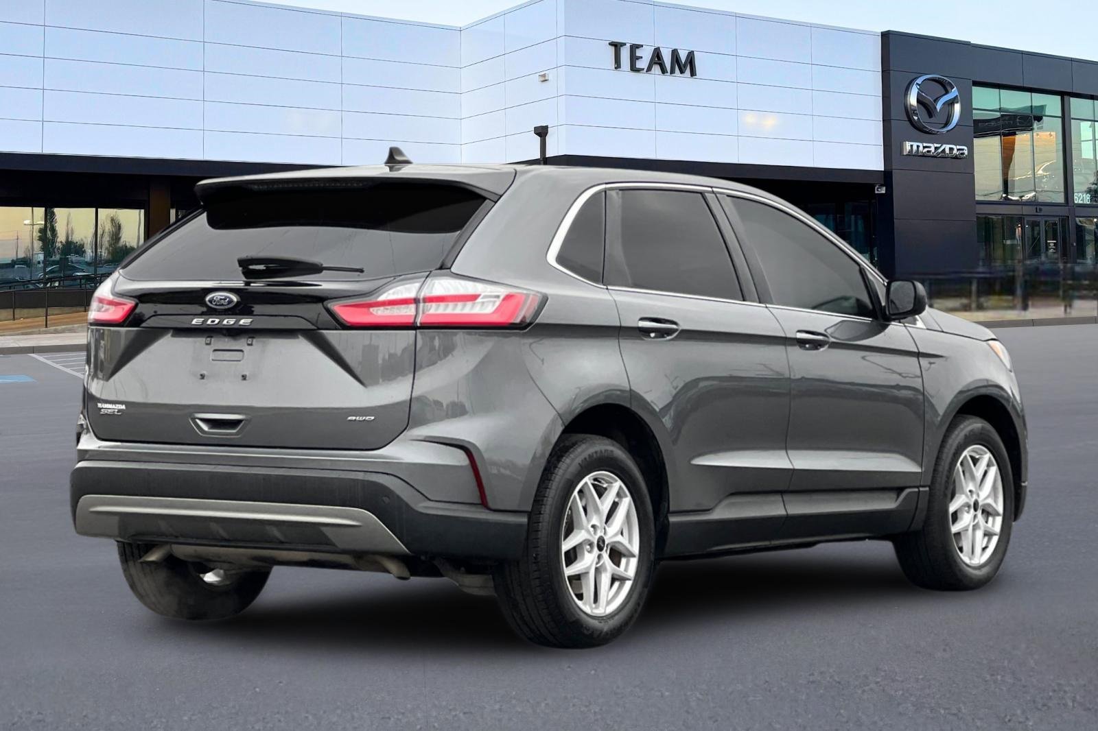 Used 2023 Ford Edge SEL image 4