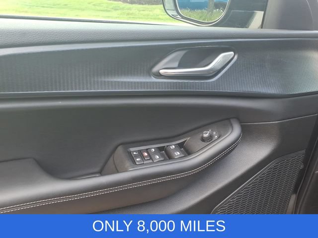 Used 2025 Jeep Grand Cherokee Altitude AWD/4WD image 9