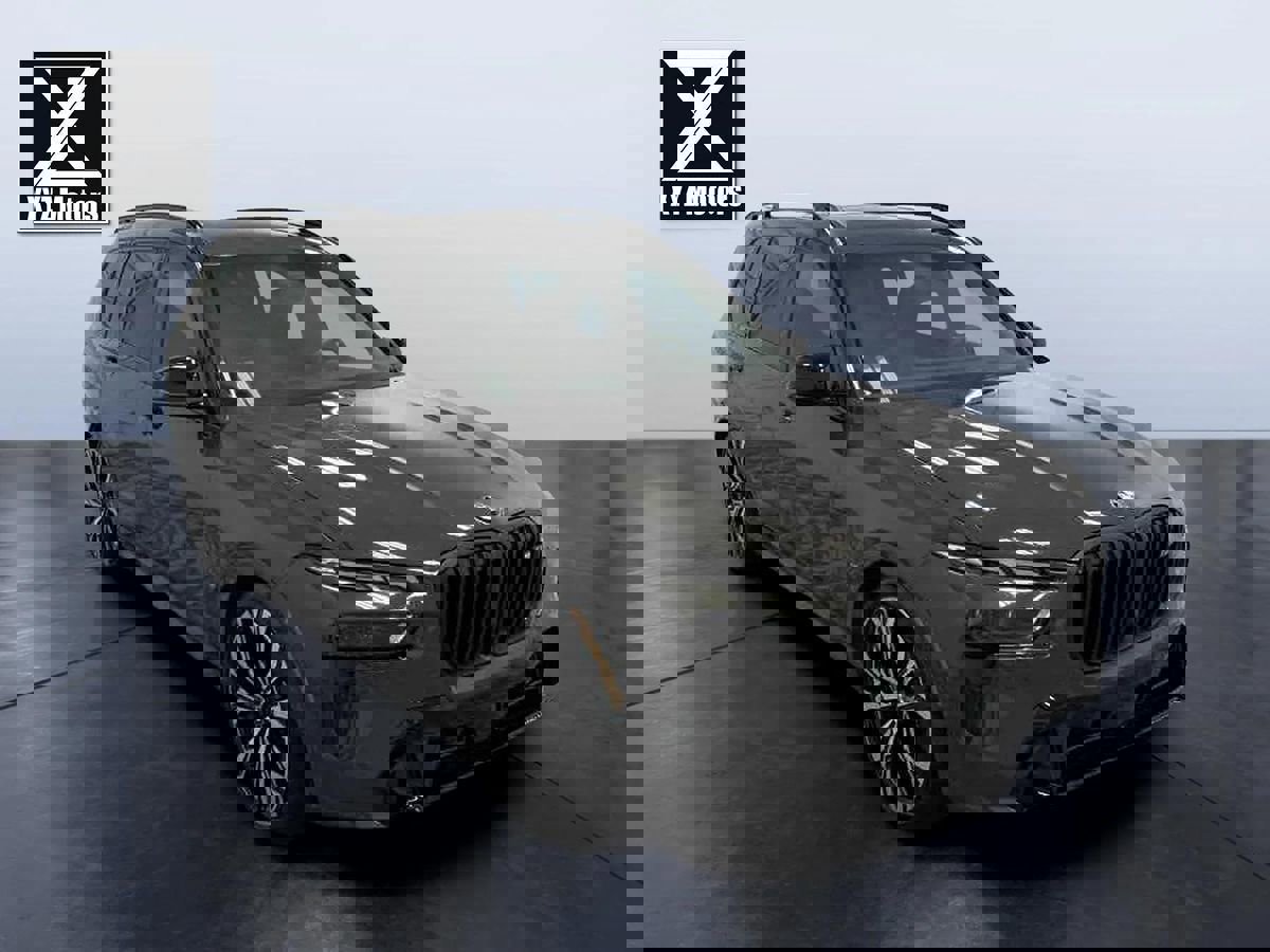 Used 2023 BMW X7 M60i image 9