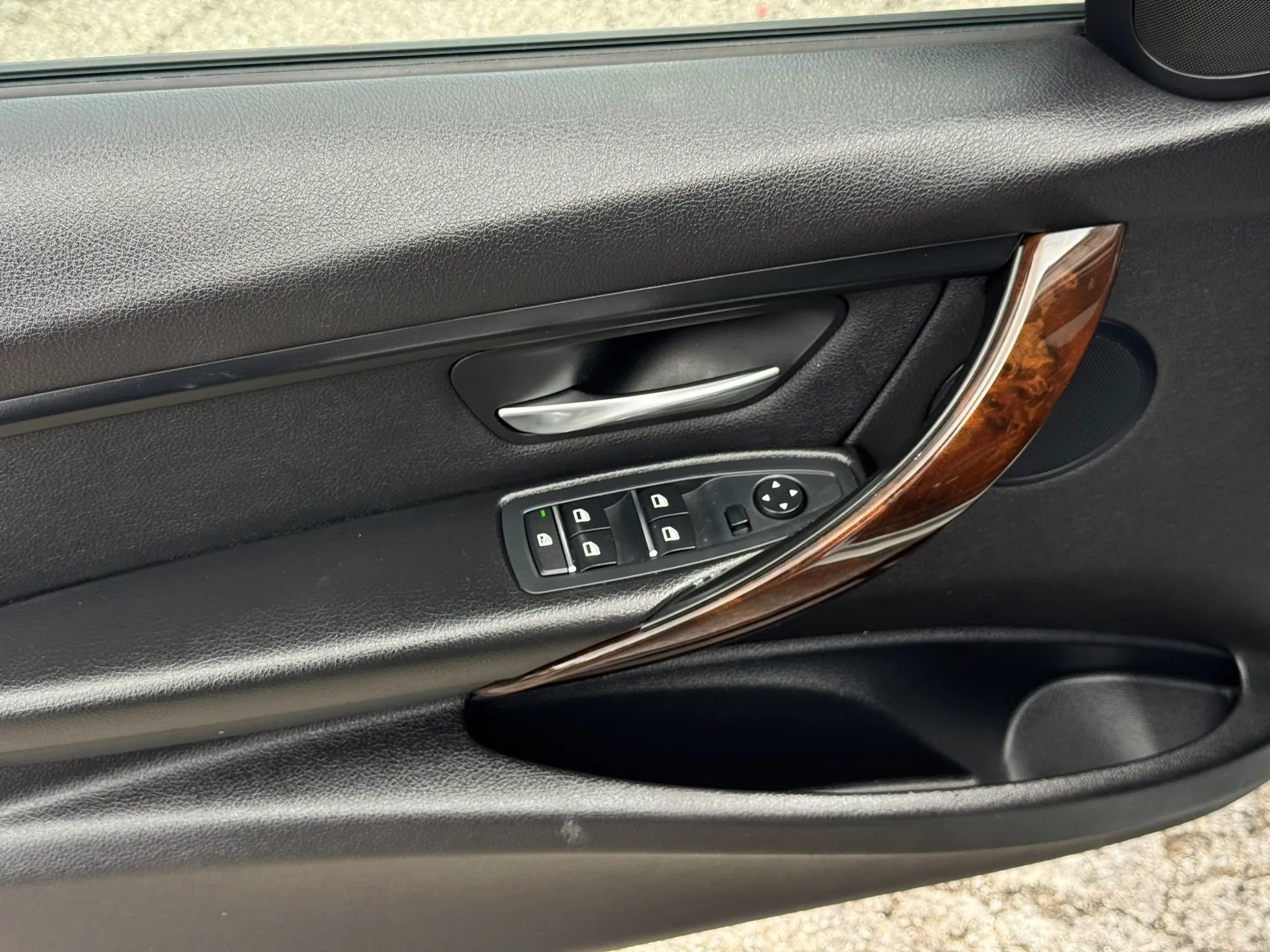 Used 2016 BMW 320i Sedan RWD image 9