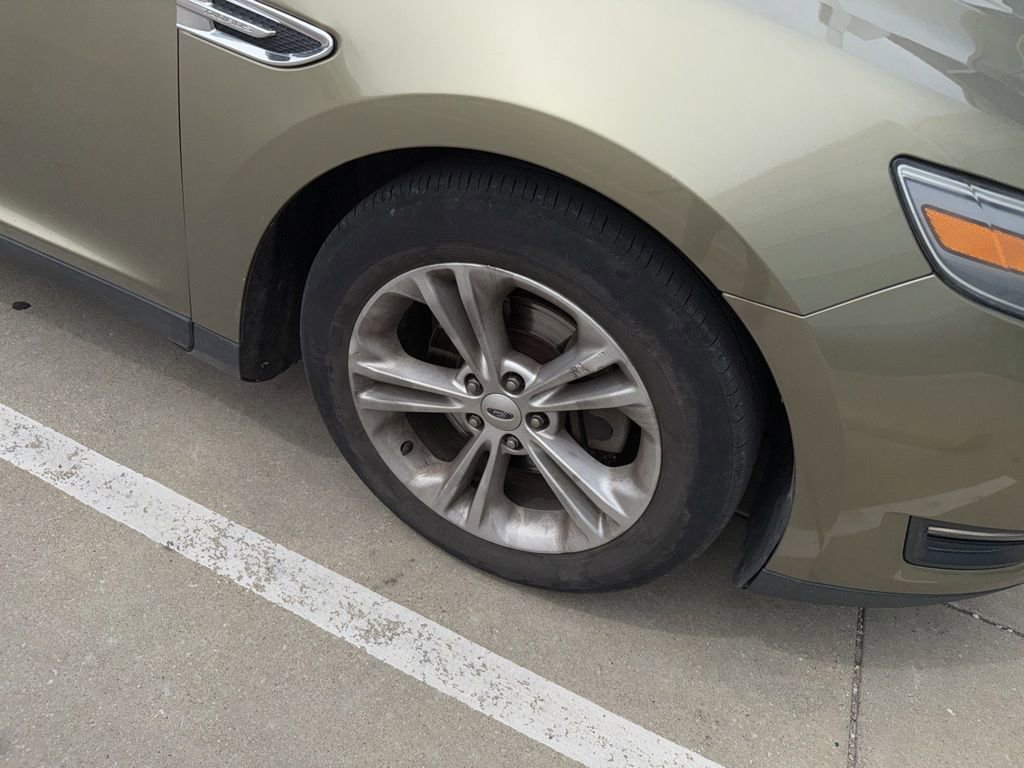 Used 2013 Ford Taurus SEL FWD image 4