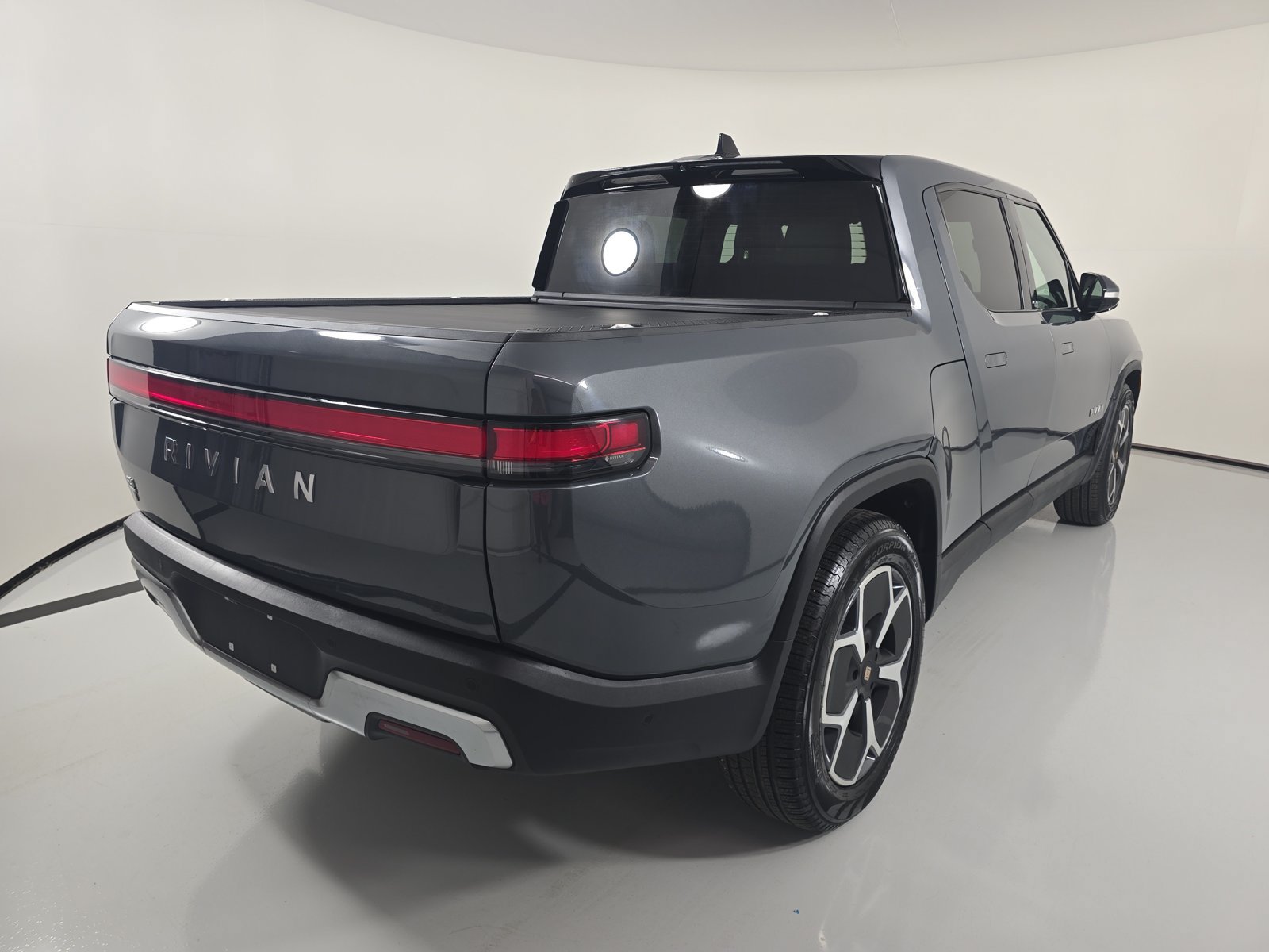 Used 2024 Rivian R1T Adventure Dual AWD/4WD image 5