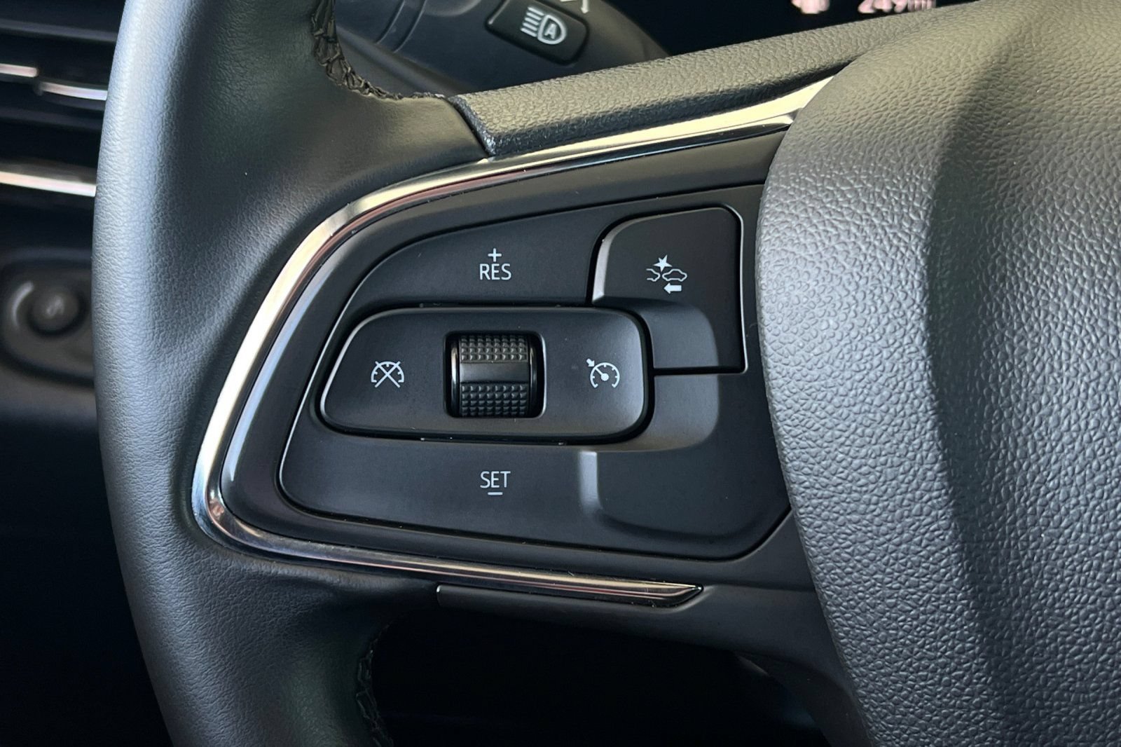 Used 2025 Buick Envista Sport Touring FWD image 31