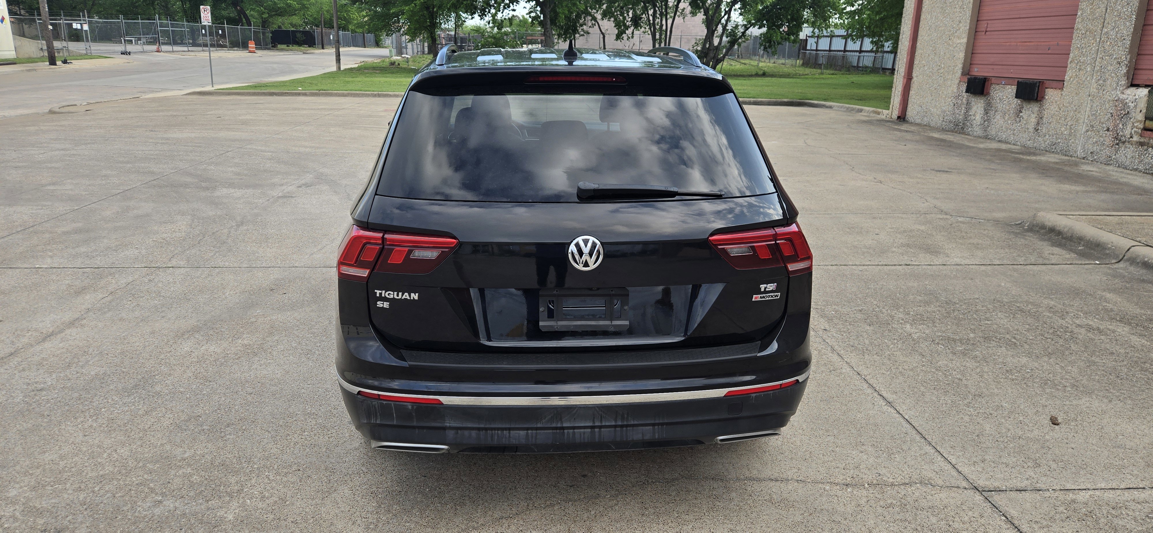 Used 2018 Volkswagen Tiguan SEL image 7