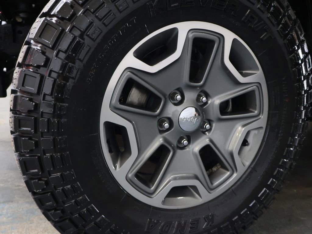 Used 2018 Jeep Wrangler Unlimited Rubicon w/ Connectivity Group image 28