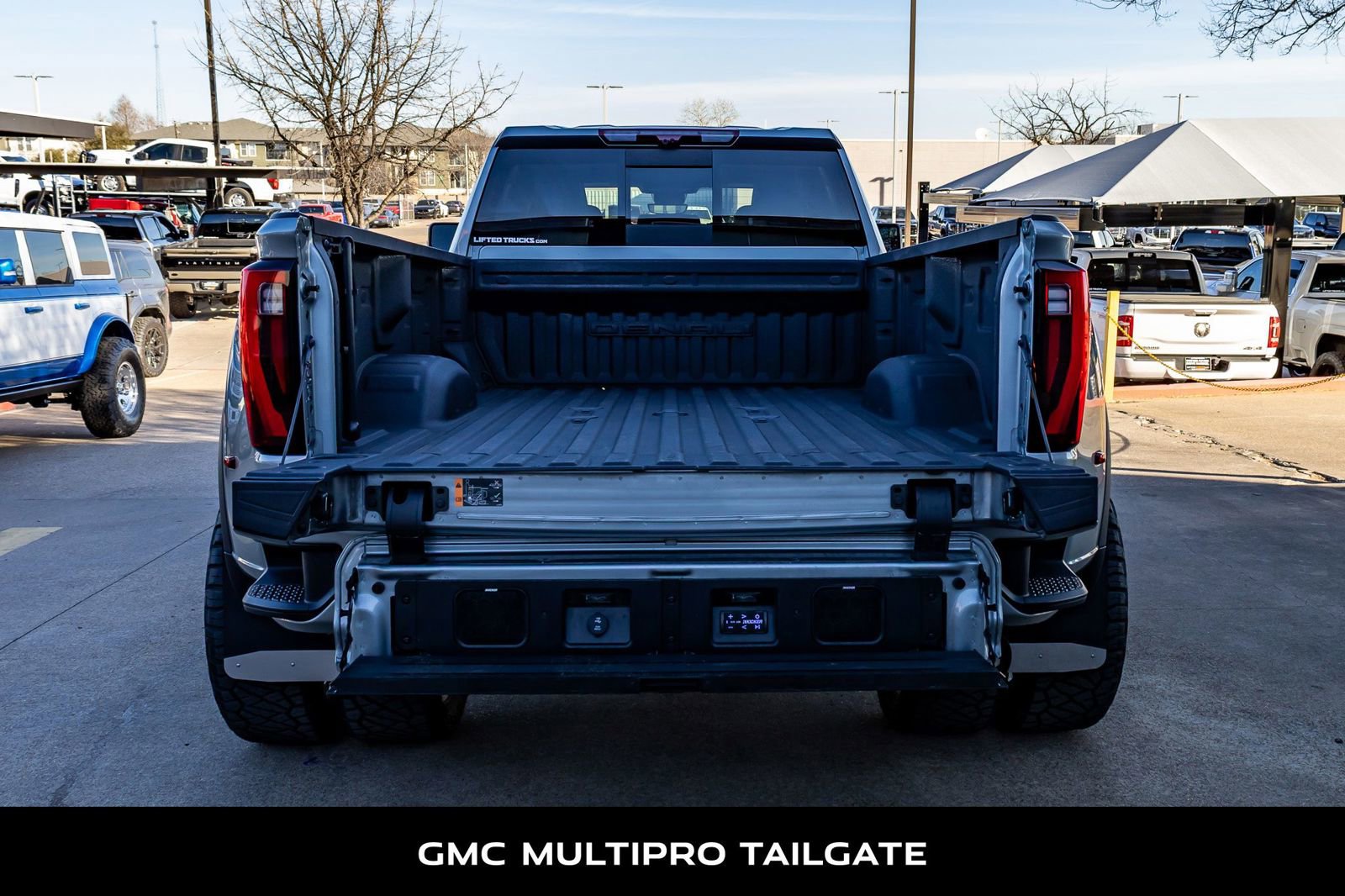 Used 2024 GMC Sierra 3500 Denali Ultimate AWD/4WD image 8