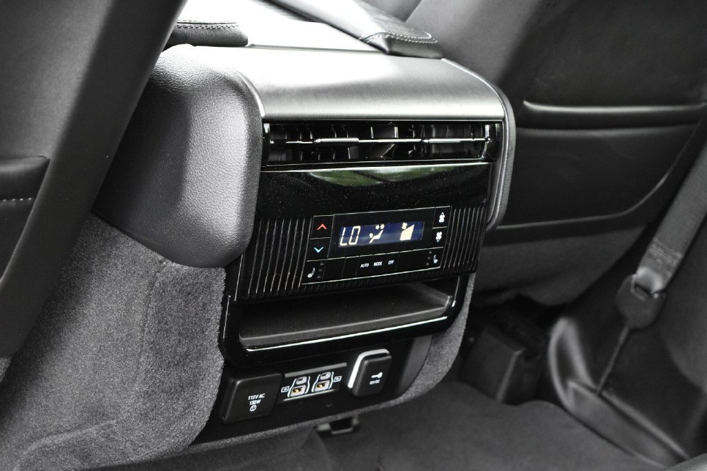 Used 2024 Jeep Wagoneer L Series II w/ Convenience Group I AWD/4WD image 33