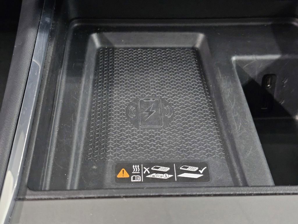 Used 2025 GMC Acadia Elevation image 19