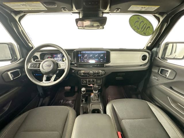 Used 2025 Jeep Wrangler Unlimited Sahara image 3