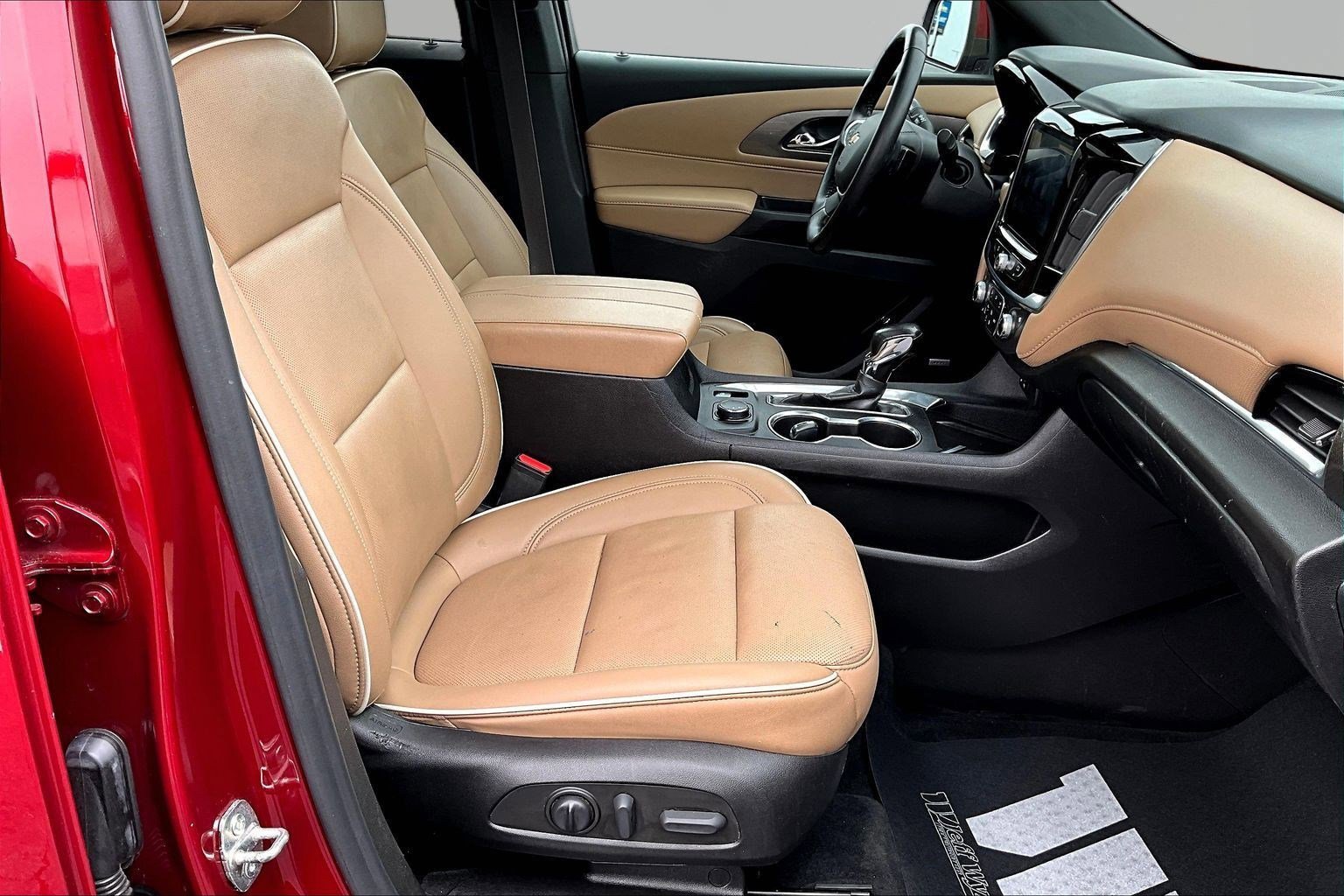 Used 2022 Chevrolet Traverse Premier image 31