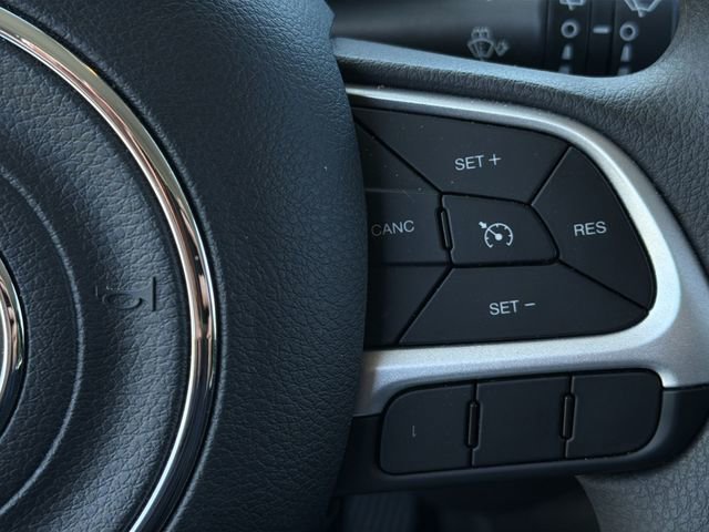 Used 2023 Jeep Renegade Latitude image 32