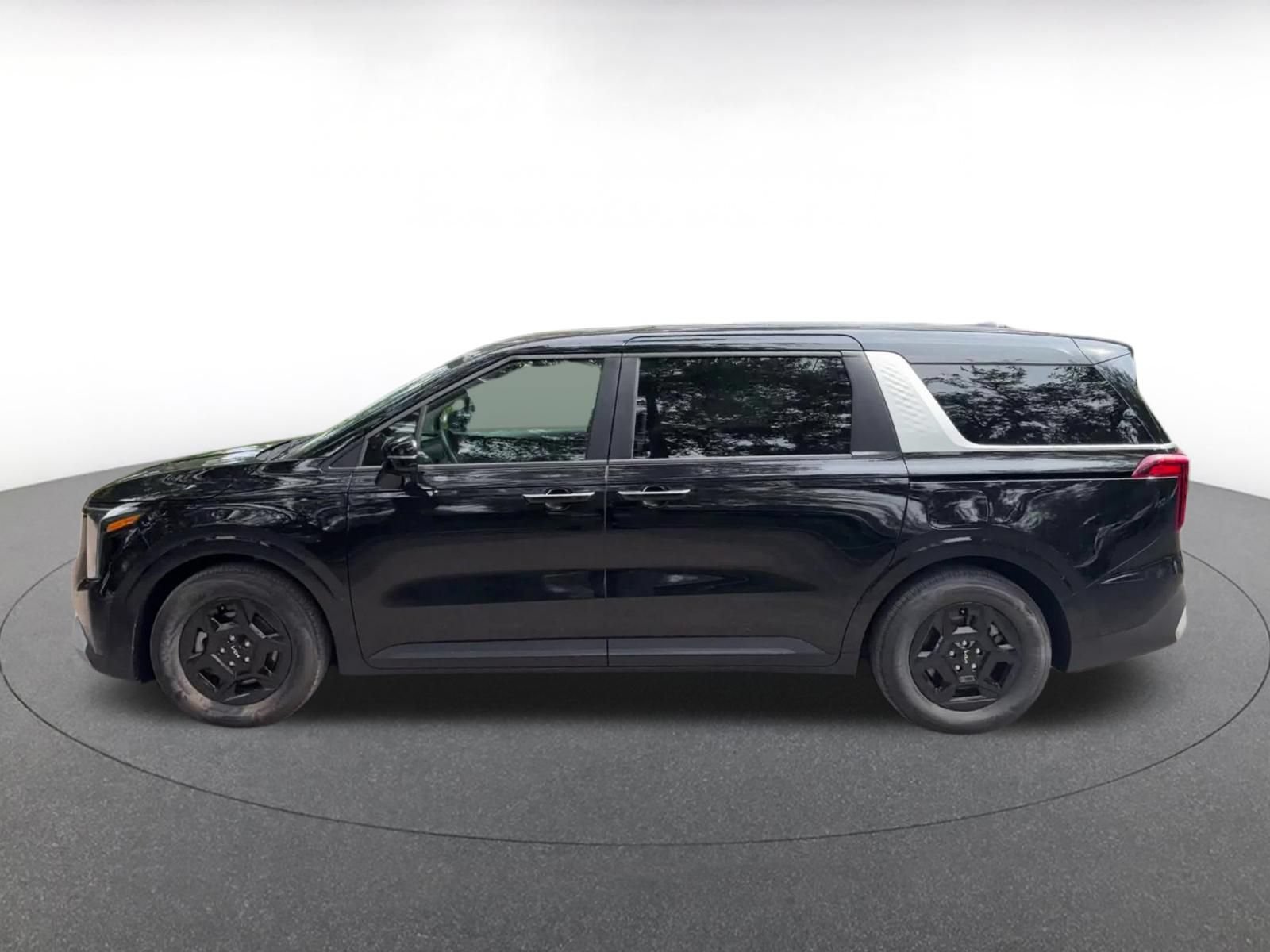 Used 2026 Kia Carnival FWD image 8