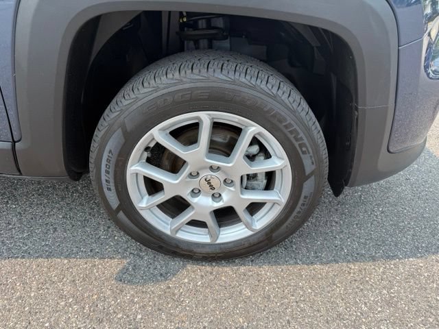 Used 2023 Jeep Renegade Latitude AWD/4WD image 46