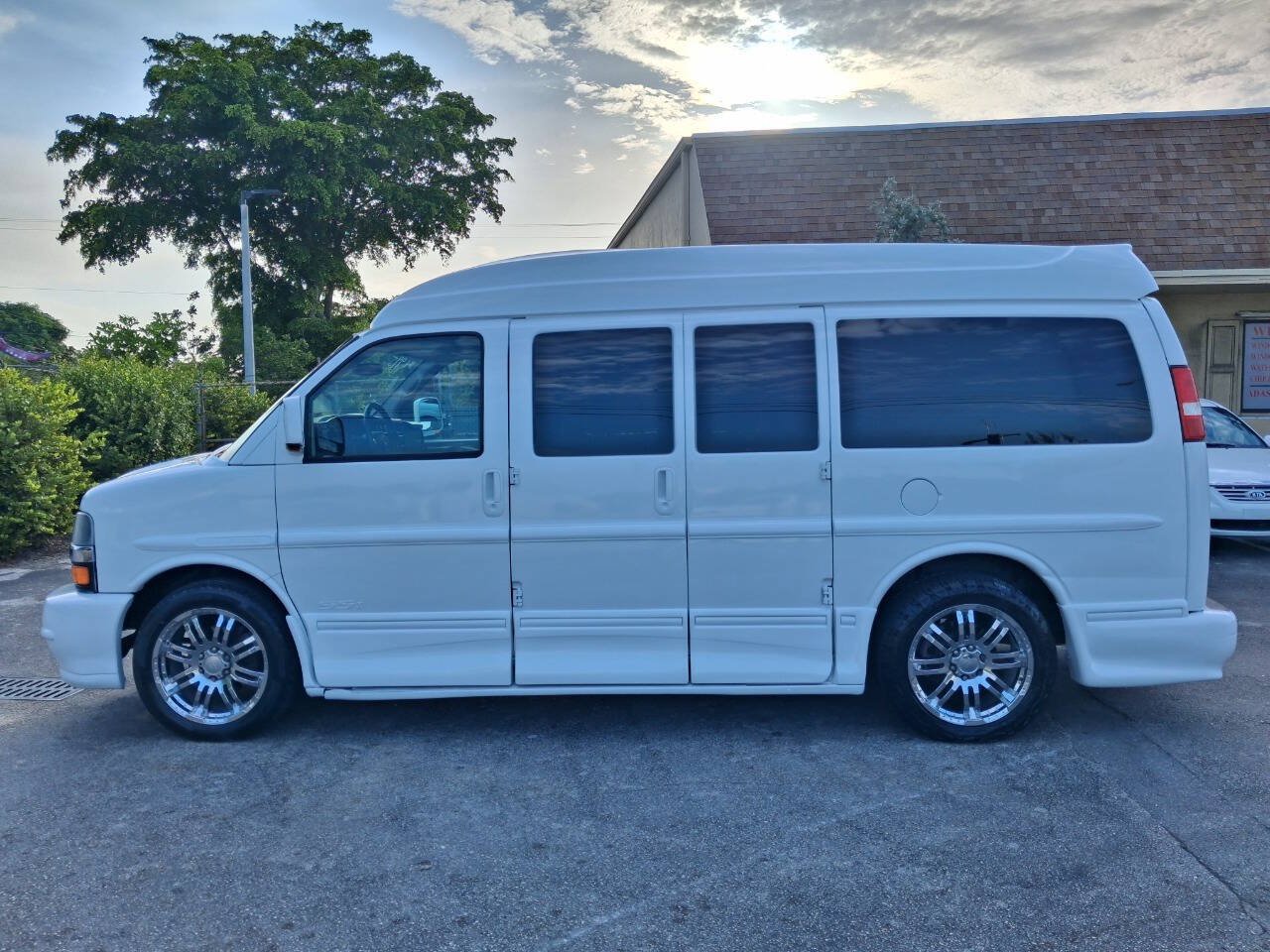 Used 2012 Chevrolet Express 1500 RWD image 9