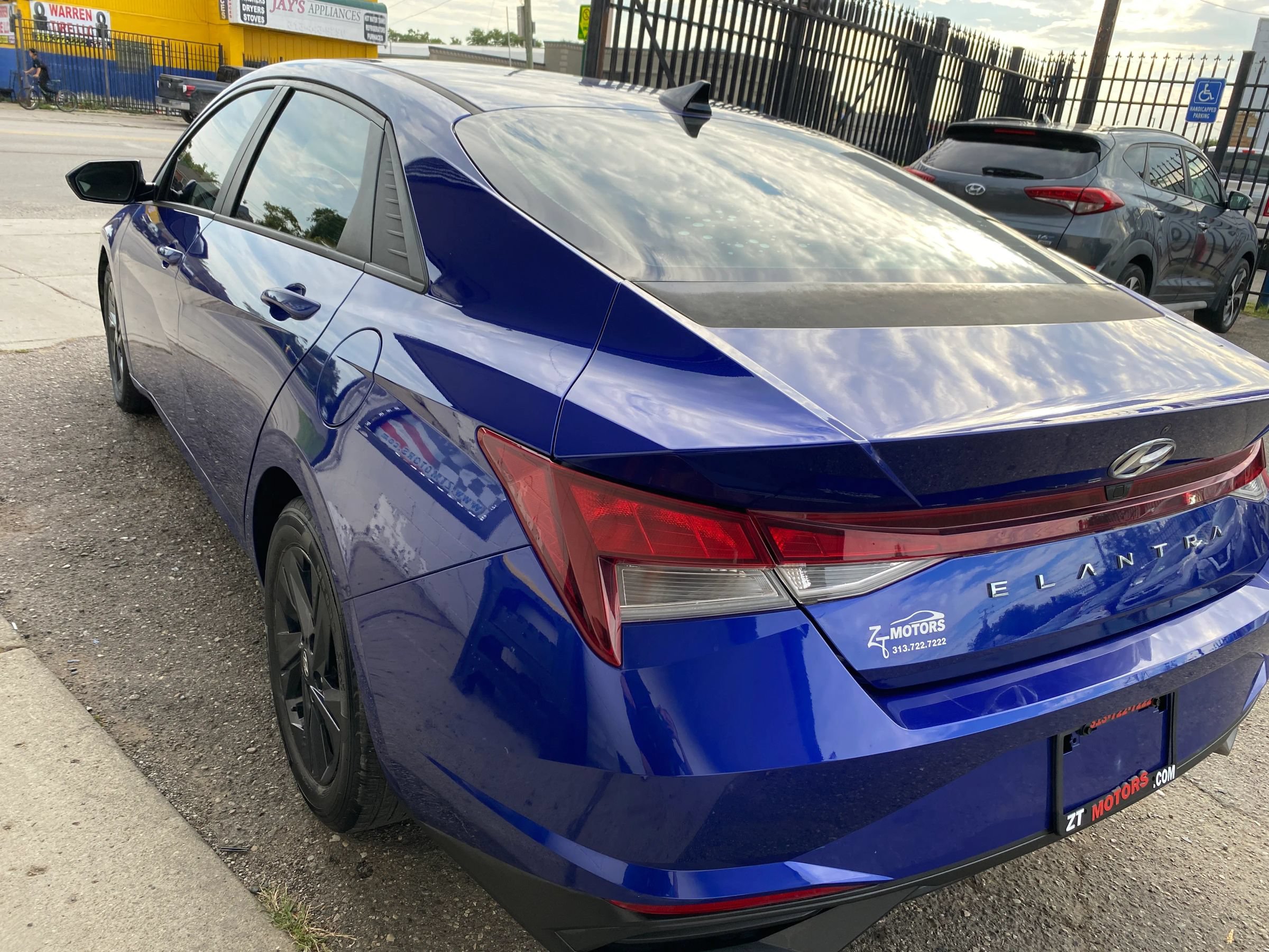 Used 2021 Hyundai Elantra SEL FWD image 2