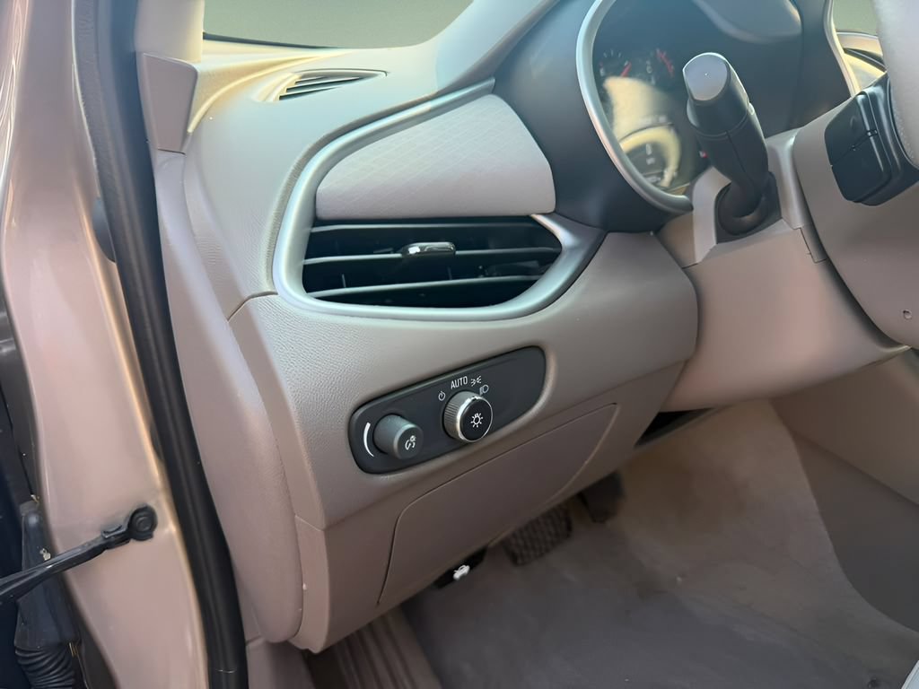 Used 2022 Chevrolet Malibu LT FWD image 19