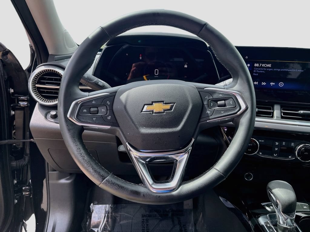 Used 2025 Chevrolet Trax ACTIV w/ Sunroof Package FWD image 11