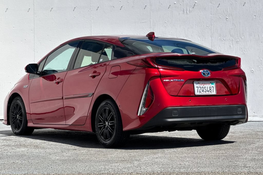 Used 2017 Toyota Prius Prime Advanced FWD image 5