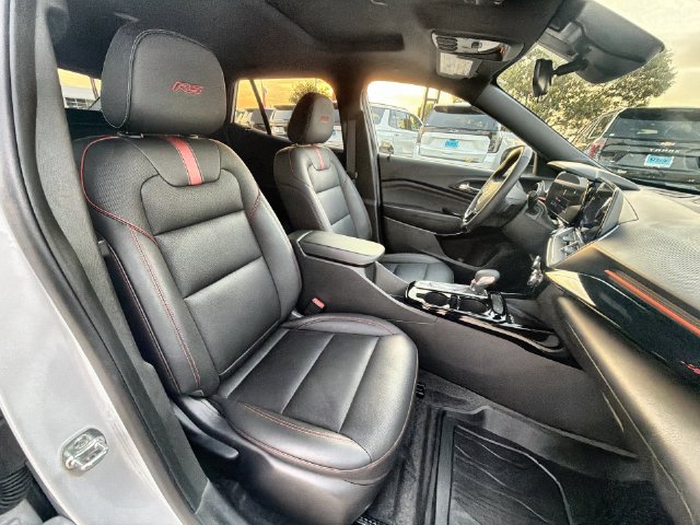 Certified 2025 Chevrolet Trax RS w/ Sunroof Package FWD image 26