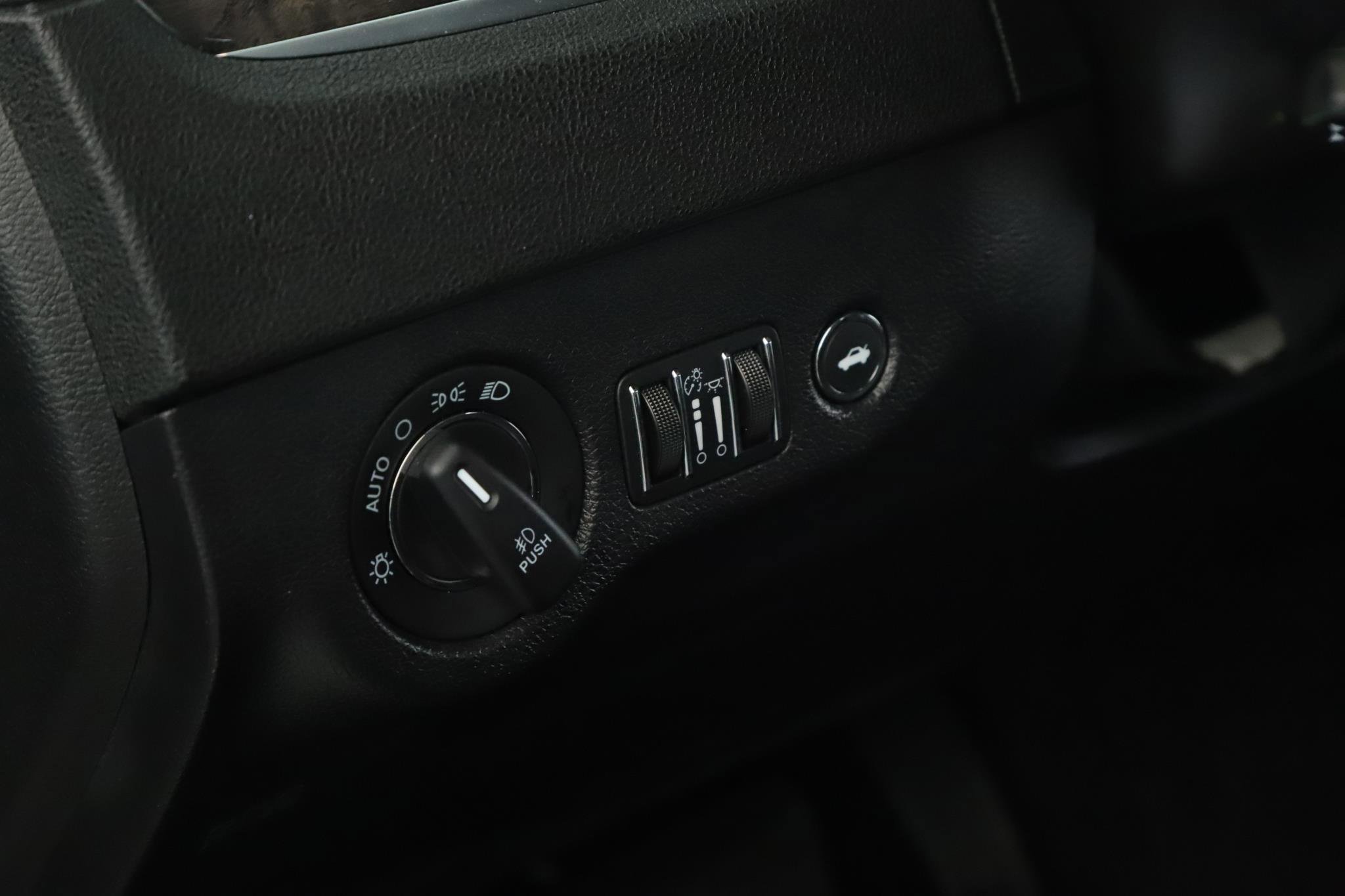 Used 2021 Chrysler 300 Touring L image 9
