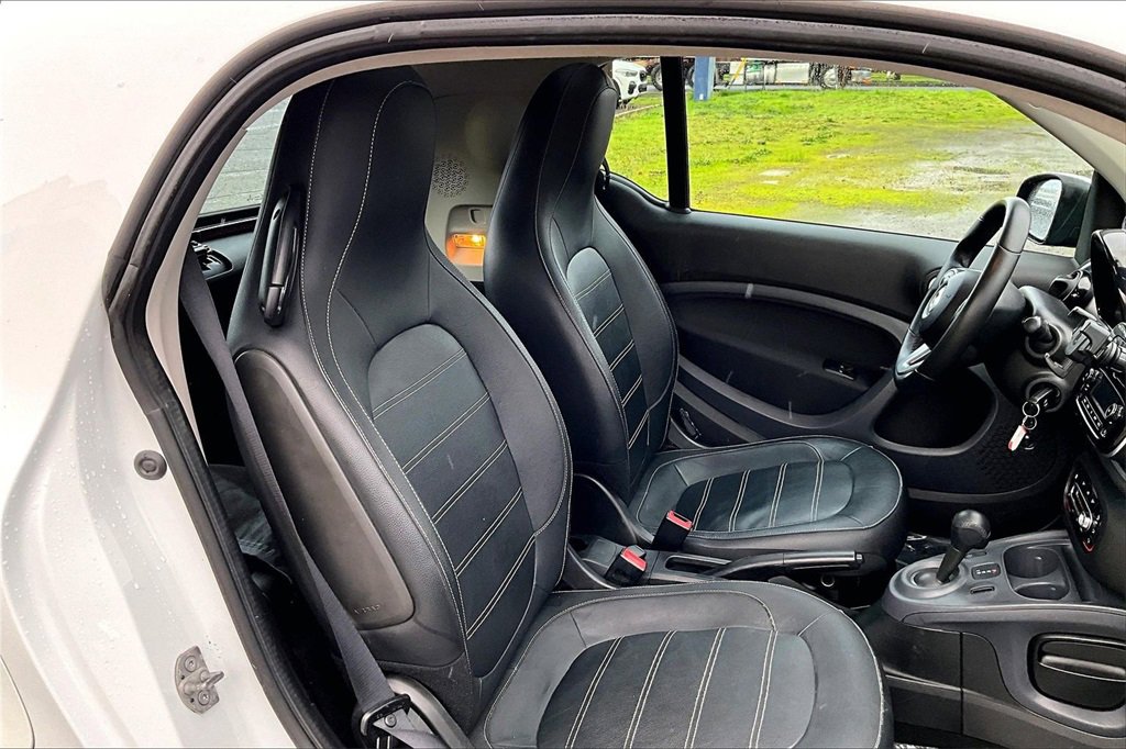 Used 2016 smart fortwo Prime image 10