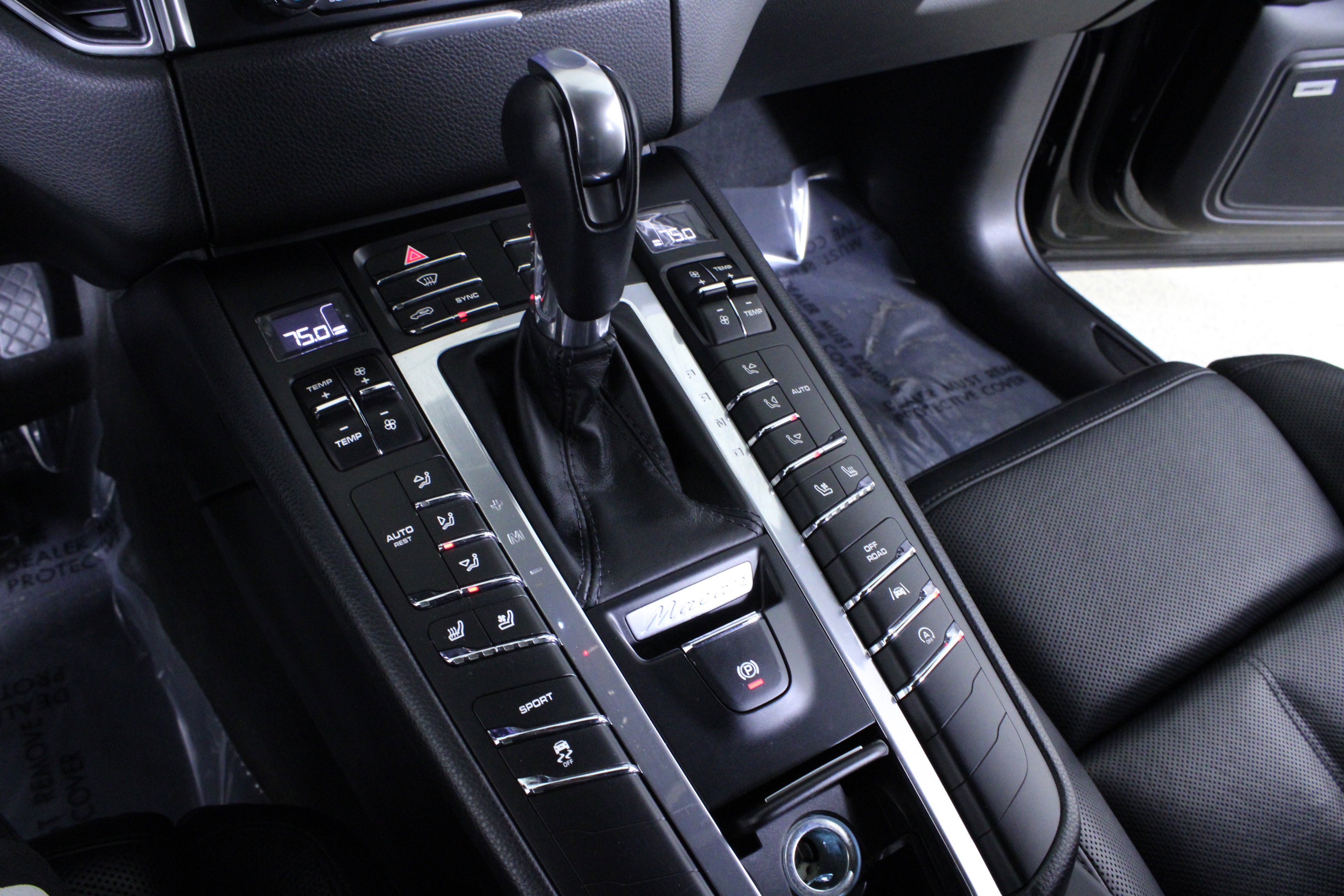 Used 2018 Porsche Macan image 30